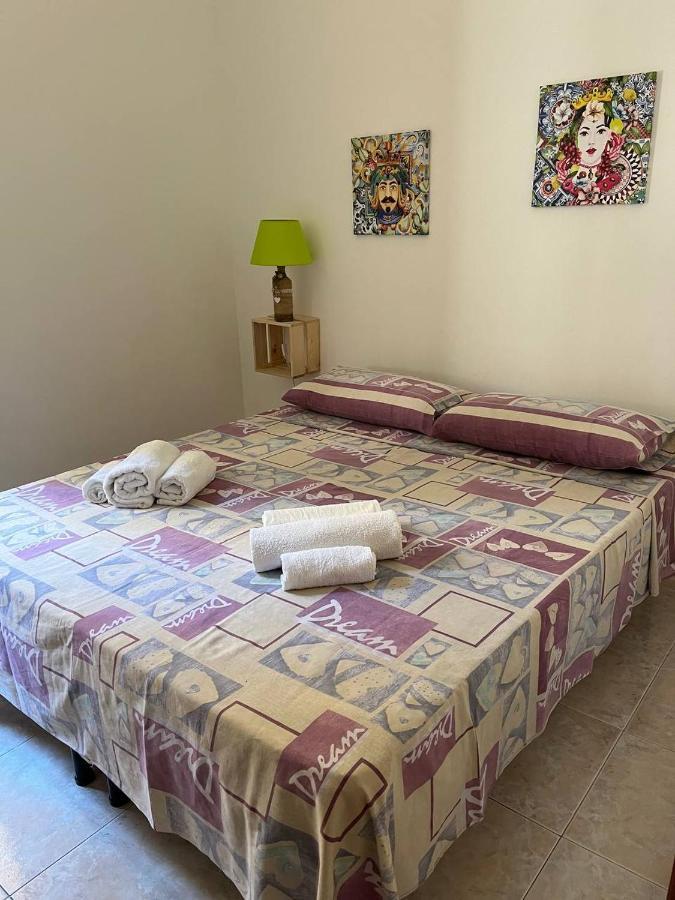 Al Cortile Di Maqueda Apartment Palermo Luaran gambar