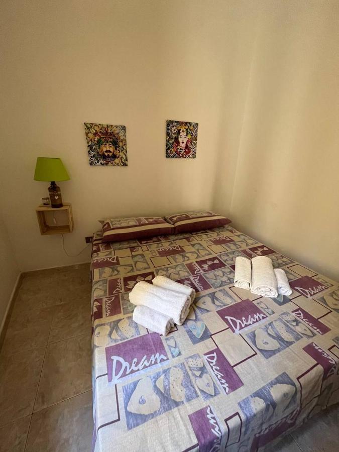 Al Cortile Di Maqueda Apartment Palermo Luaran gambar