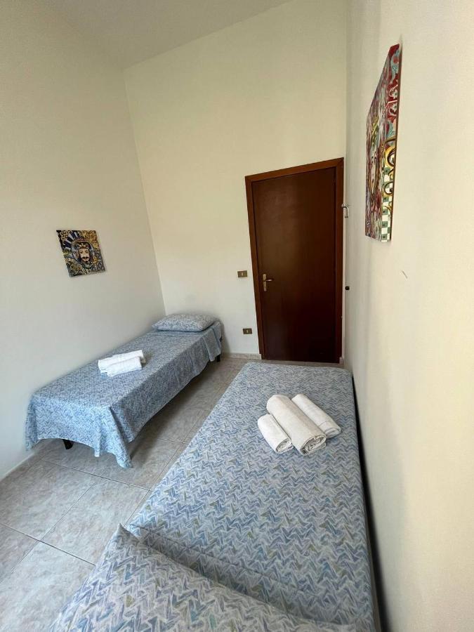 Al Cortile Di Maqueda Apartment Palermo Luaran gambar