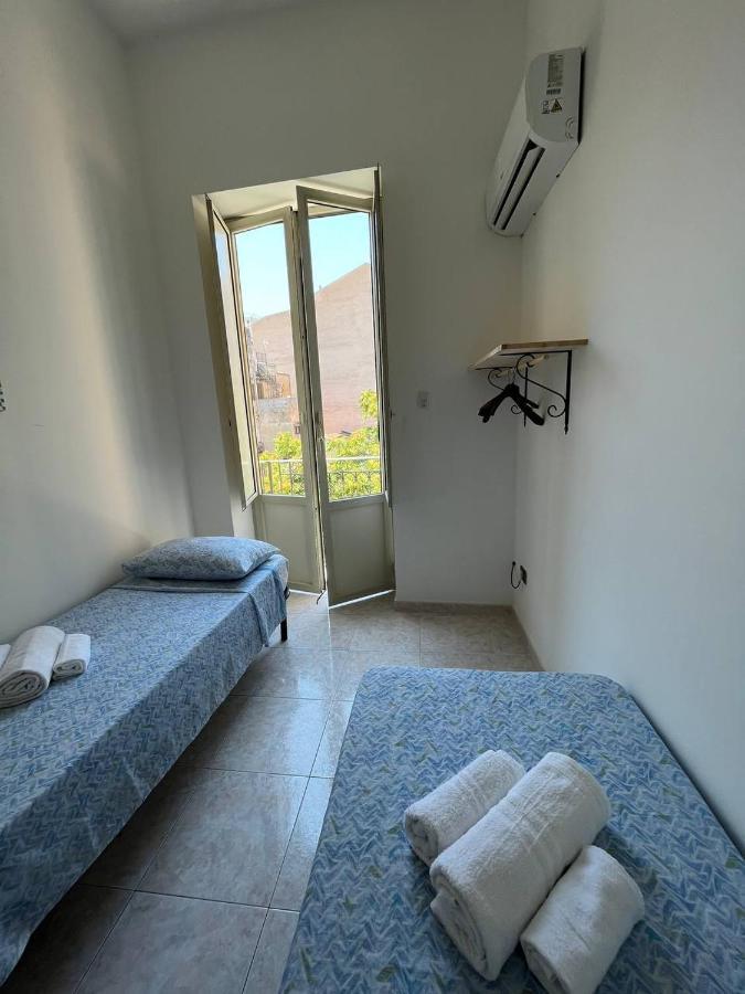 Al Cortile Di Maqueda Apartment Palermo Luaran gambar