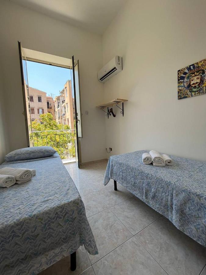 Al Cortile Di Maqueda Apartment Palermo Luaran gambar